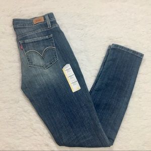NWT Levi’s 524 skinny jeans